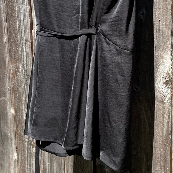 ModCloth Sleeveless Surplice Neckline Wrap Top Black Size Medium - Picture 13 of 16